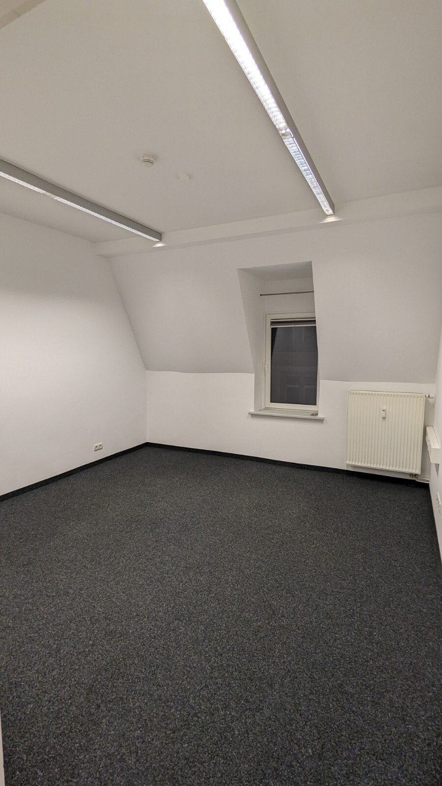 WG geeignete 4-Zimmer-Dachgeschosswohnung im Zentrum von Coburg