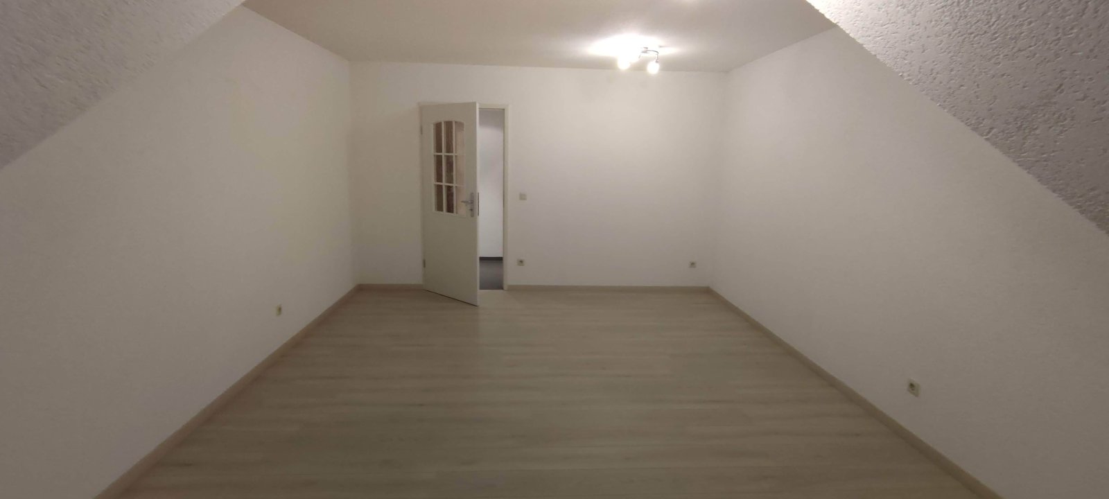 3-Zimmer-Wohnung mit Balkon in Hildburghausen – 