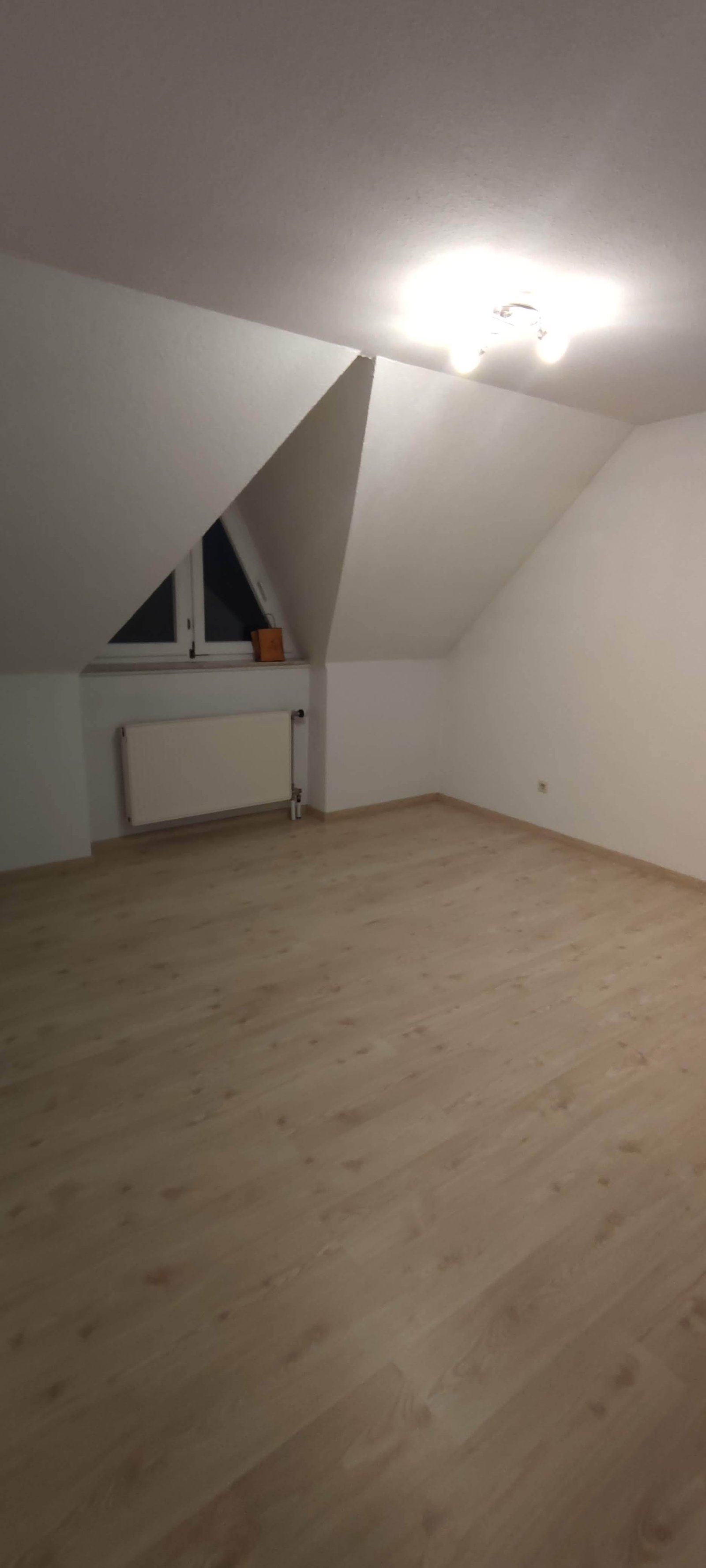 3-Zimmer-Wohnung mit Balkon in Hildburghausen – 