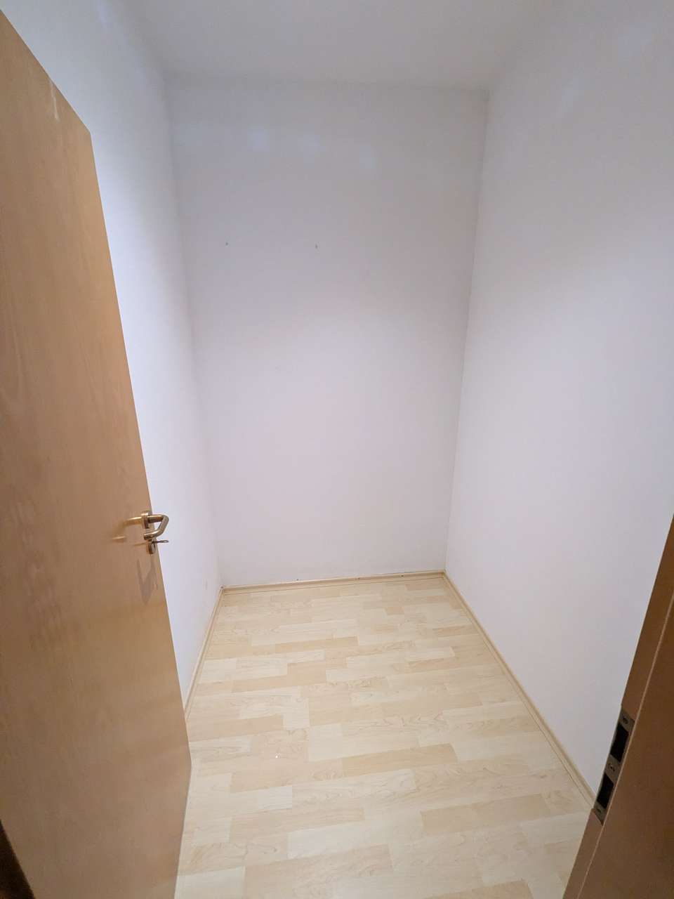 Helle 3-Raum-Wohnung im Erdgeschoss mit EBK
