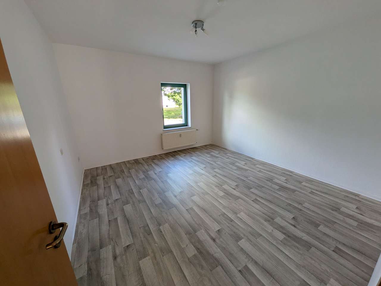 Helle 3-Raum-Wohnung im Erdgeschoss mit EBK