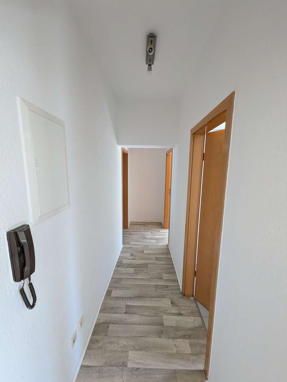 Helle 3-Raum-Wohnung im Erdgeschoss mit EBK Helle 3-Raum-Wohnung im Erdgeschoss mit EBK